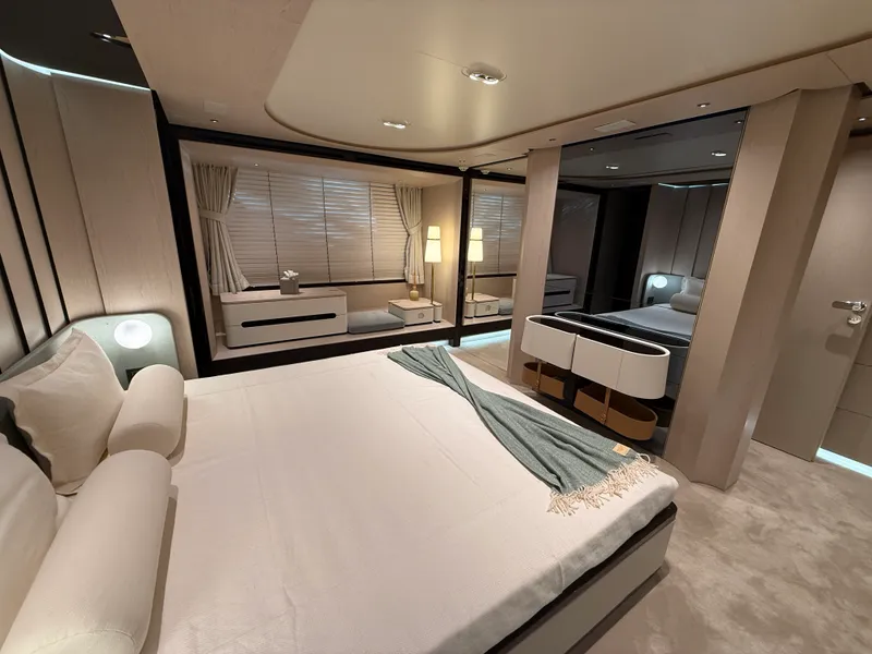 Slide: The Image of Azimut GRANDE 25M 2022 - 52