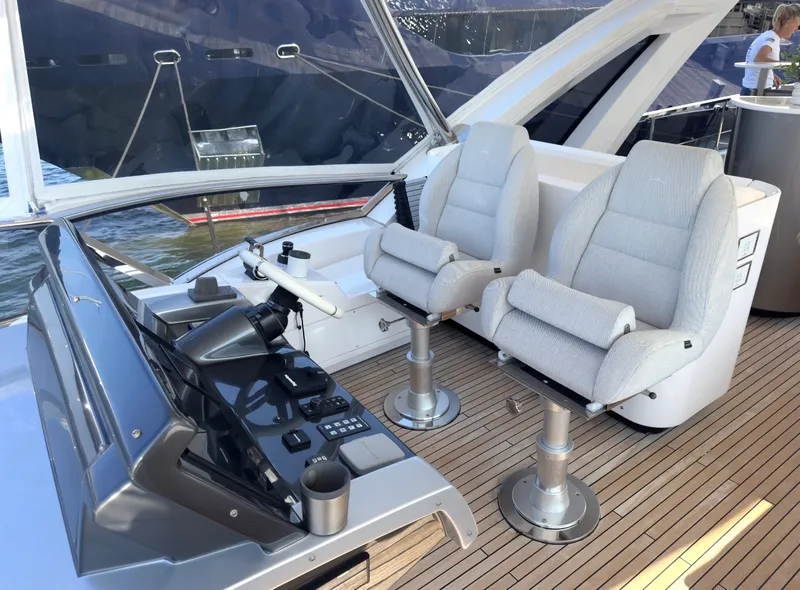 Slide: The Image of Azimut GRANDE 25M 2022 - 7