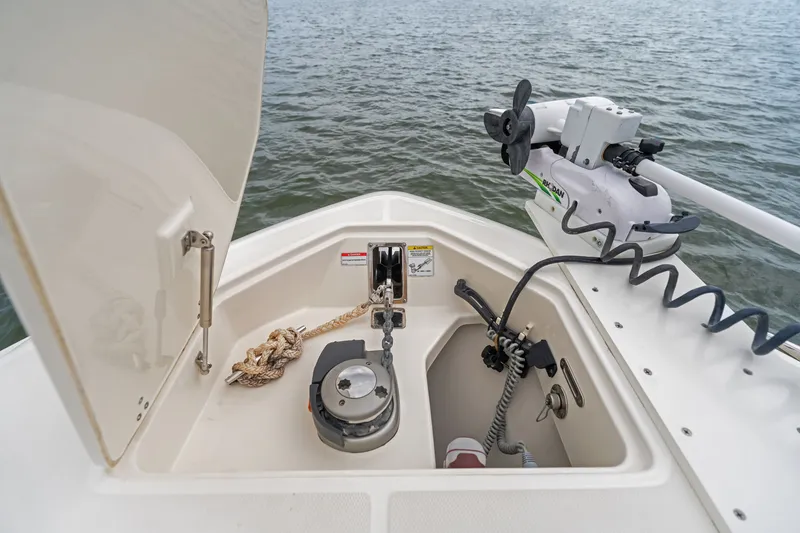 Slide: The Image of Boston Whaler 330 OUTRAGE 2022 - 13
