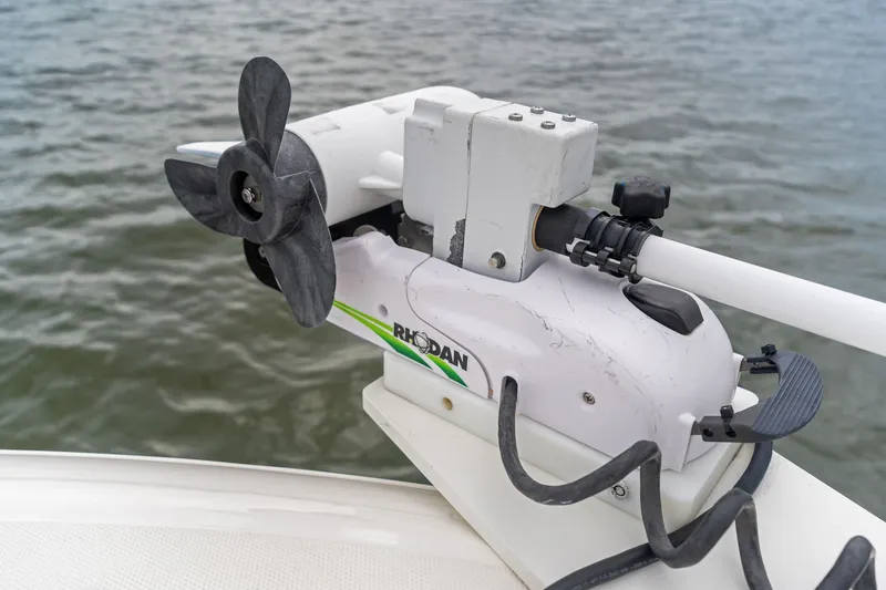 Slide: The Image of Boston Whaler 330 OUTRAGE 2022 - 14