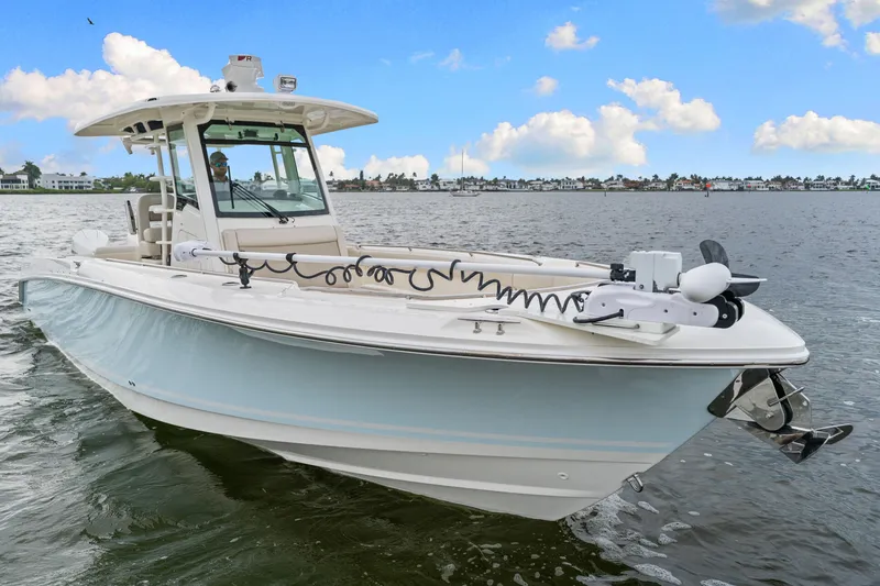 Slide: The Image of Boston Whaler 330 OUTRAGE 2022 - 2