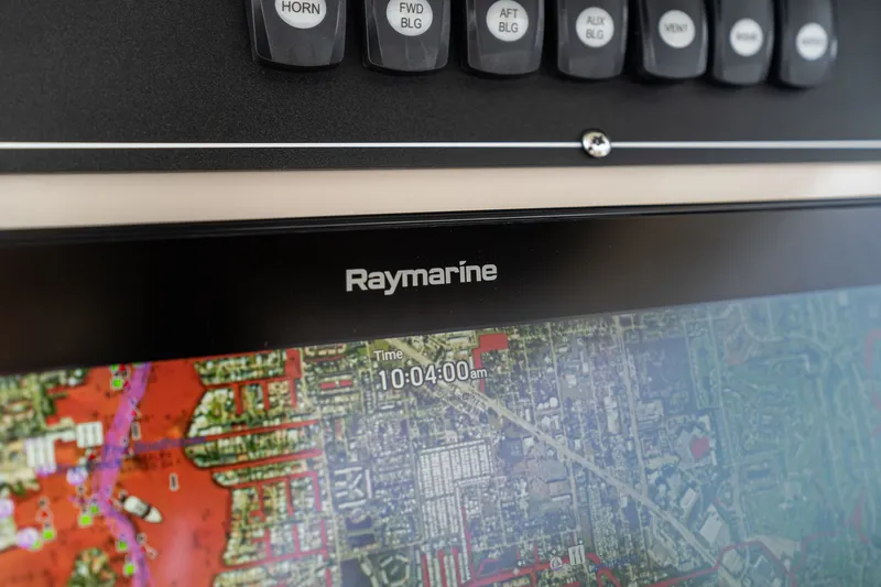 Slide: The Image of Boston Whaler 330 OUTRAGE 2022 - 22