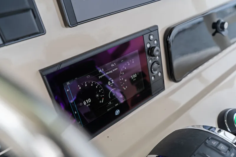 Slide: The Image of Boston Whaler 330 OUTRAGE 2022 - 23