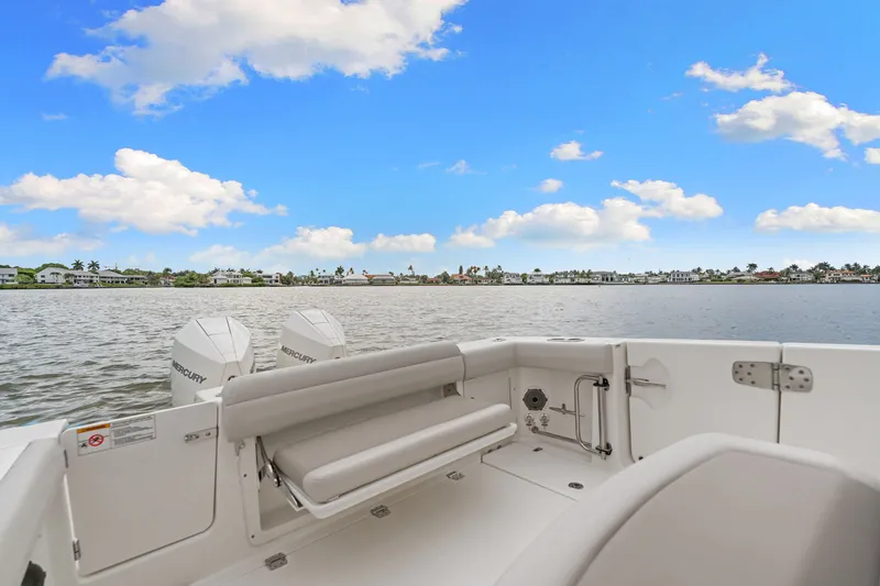 Slide: The Image of Boston Whaler 330 OUTRAGE 2022 - 33