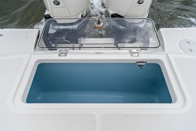 Slide: The Image of Boston Whaler 330 OUTRAGE 2022 - 35
