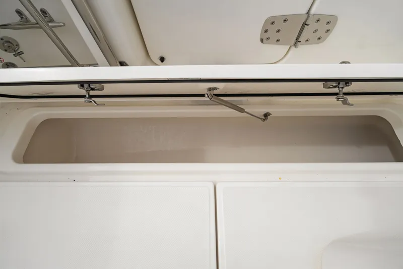 Slide: The Image of Boston Whaler 330 OUTRAGE 2022 - 36
