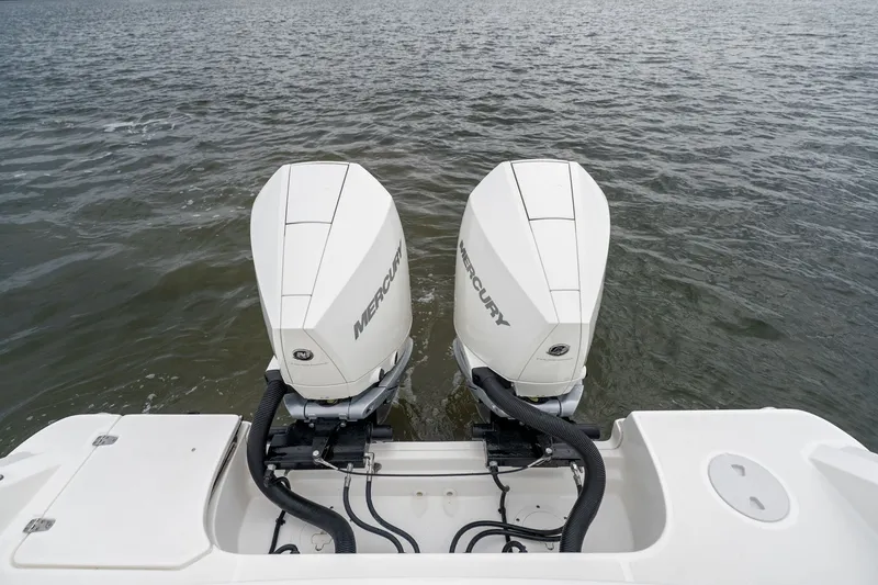 Slide: The Image of Boston Whaler 330 OUTRAGE 2022 - 38