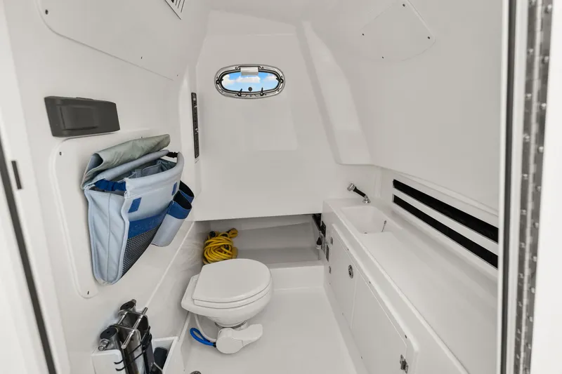 Slide: The Image of Boston Whaler 330 OUTRAGE 2022 - 39