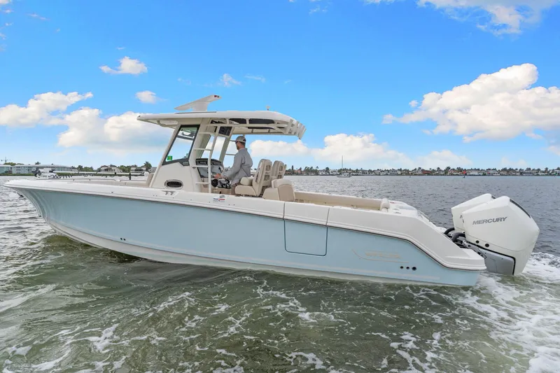 Slide: The Image of Boston Whaler 330 OUTRAGE 2022 - 7