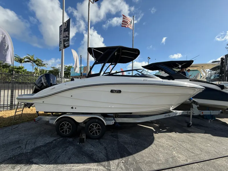 Slide: The Image of Sea Ray SPX 210 Outboard 2025 - 0