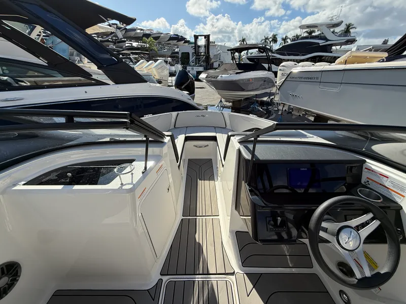 Slide: The Image of Sea Ray SPX 210 Outboard 2025 - 18