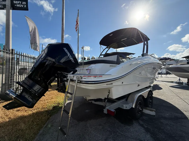Slide: The Image of Sea Ray SPX 210 Outboard 2025 - 2