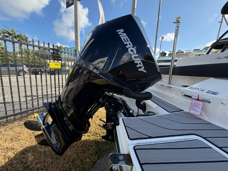 Slide: The Image of Sea Ray SPX 210 Outboard 2025 - 4