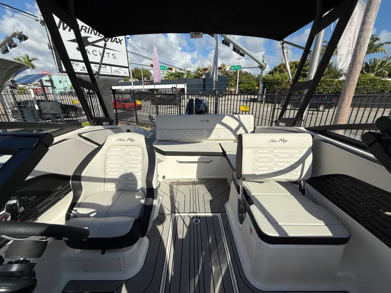 Slide: The Image of Sea Ray SPX 210 Outboard 2025 - 9