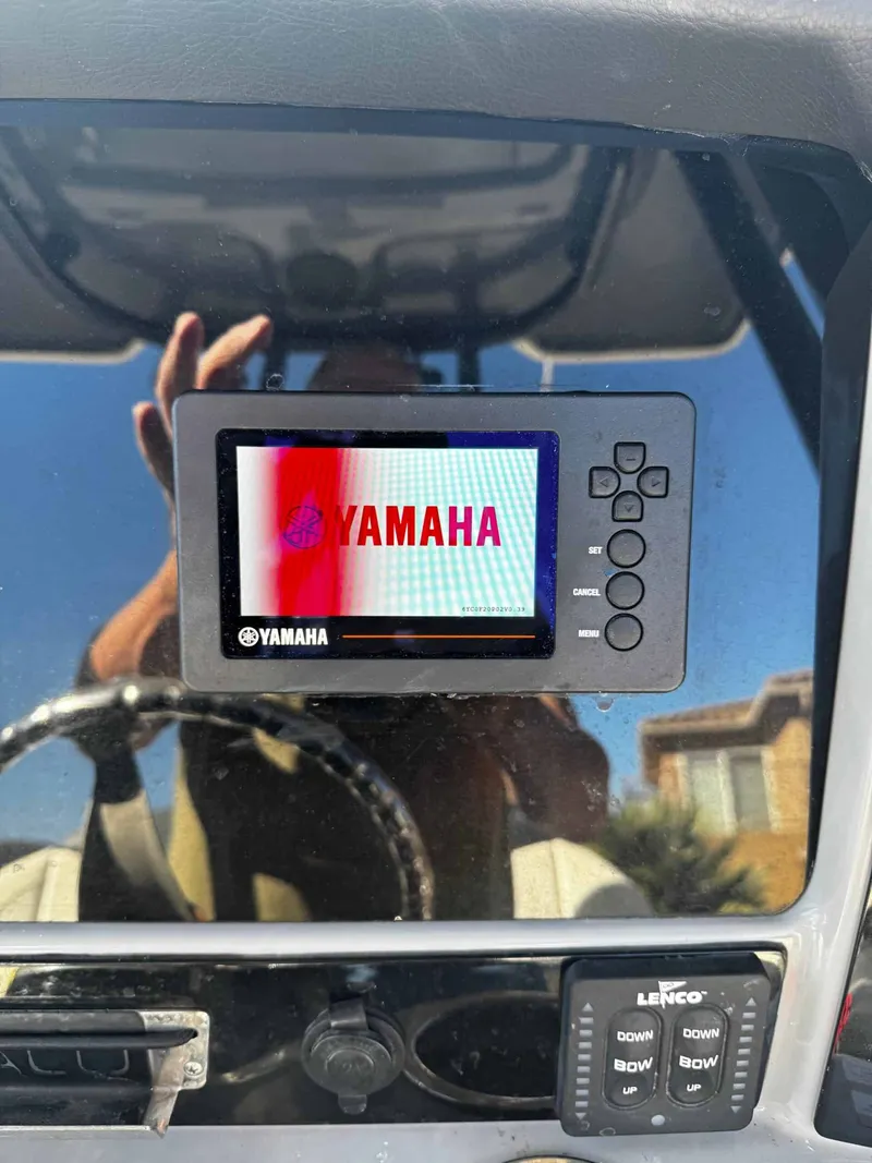 Slide: The Image of Robalo R 242 Center Console 2020 - 17