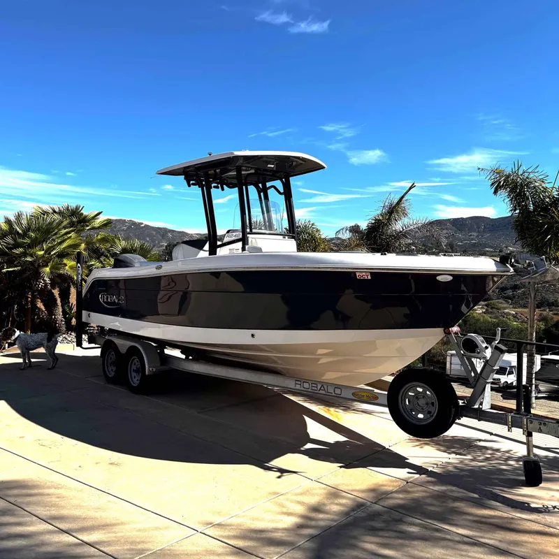 Slide: The Image of Robalo R 242 Center Console 2020 - 4