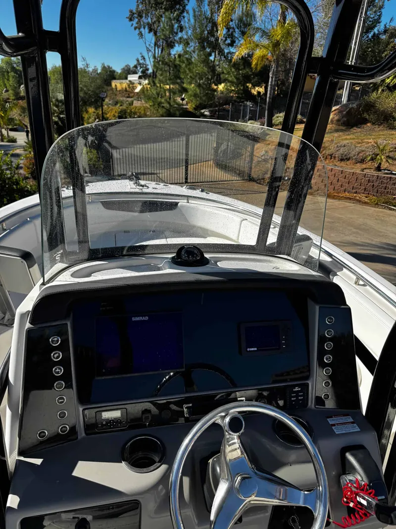 Slide: The Image of Robalo R 242 Center Console 2020 - 12