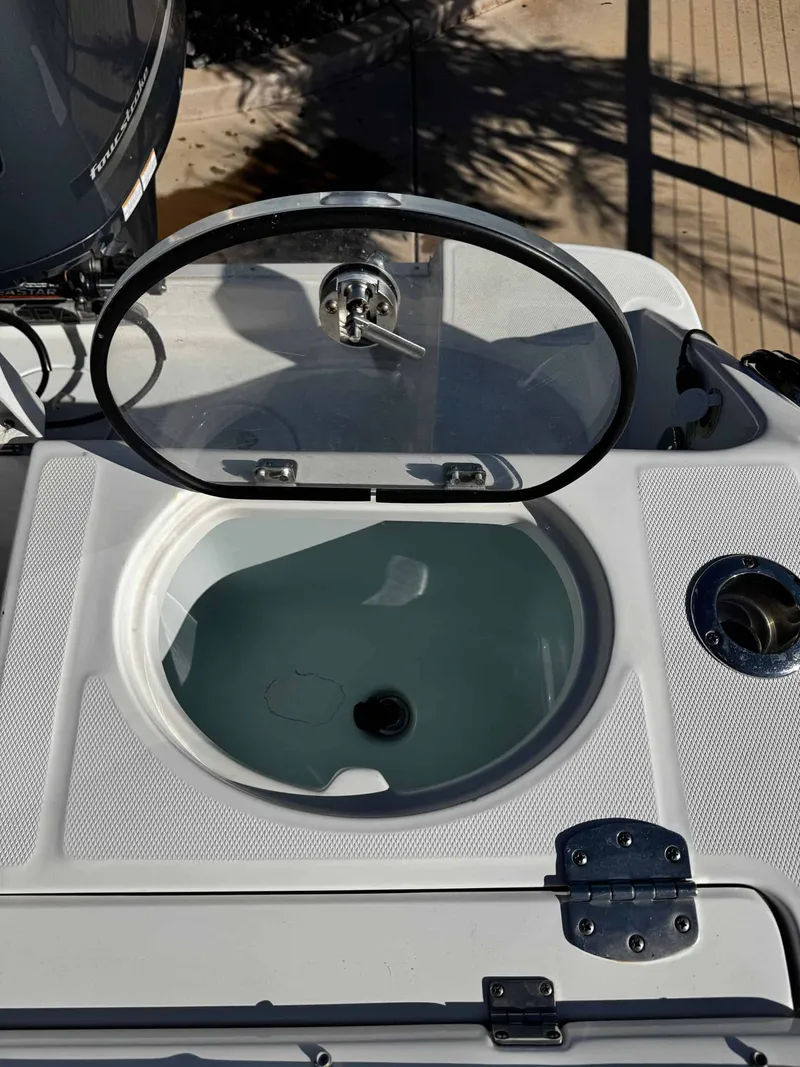 Slide: The Image of Robalo R 242 Center Console 2020 - 45