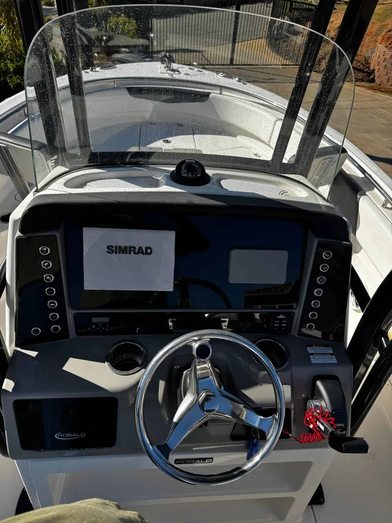 Slide: The Image of Robalo R 242 Center Console 2020 - 11