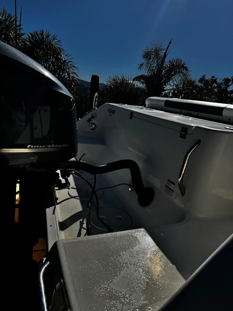Slide: The Image of Robalo R 242 Center Console 2020 - 9