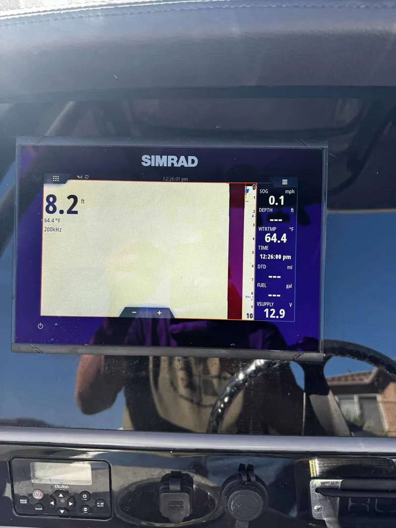 Slide: The Image of Robalo R 242 Center Console 2020 - 18