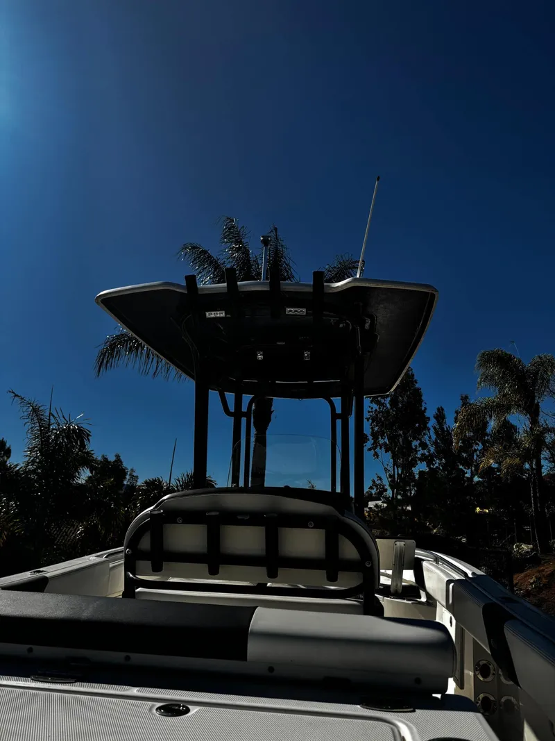 Slide: The Image of Robalo R 242 Center Console 2020 - 7
