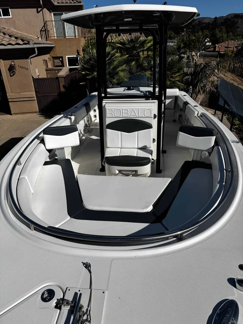 Slide: The Image of Robalo R 242 Center Console 2020 - 30