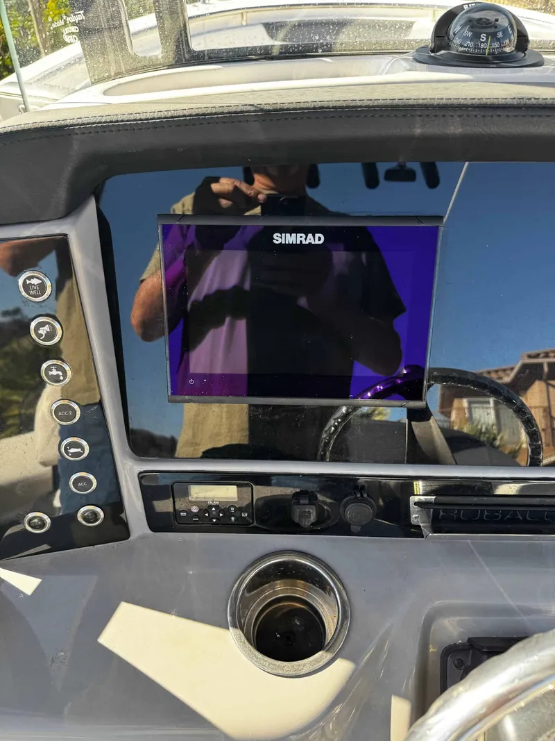 Slide: The Image of Robalo R 242 Center Console 2020 - 13