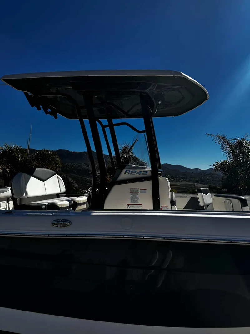 Slide: The Image of Robalo R 242 Center Console 2020 - 8