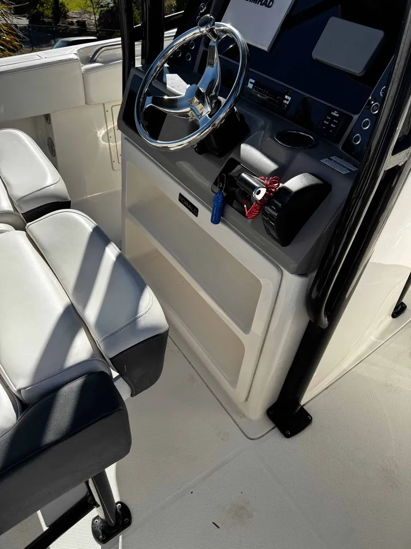 Slide: The Image of Robalo R 242 Center Console 2020 - 44