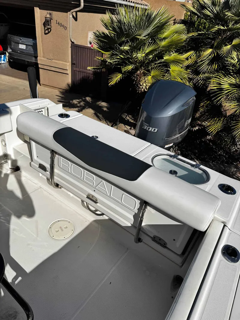 Slide: The Image of Robalo R 242 Center Console 2020 - 41