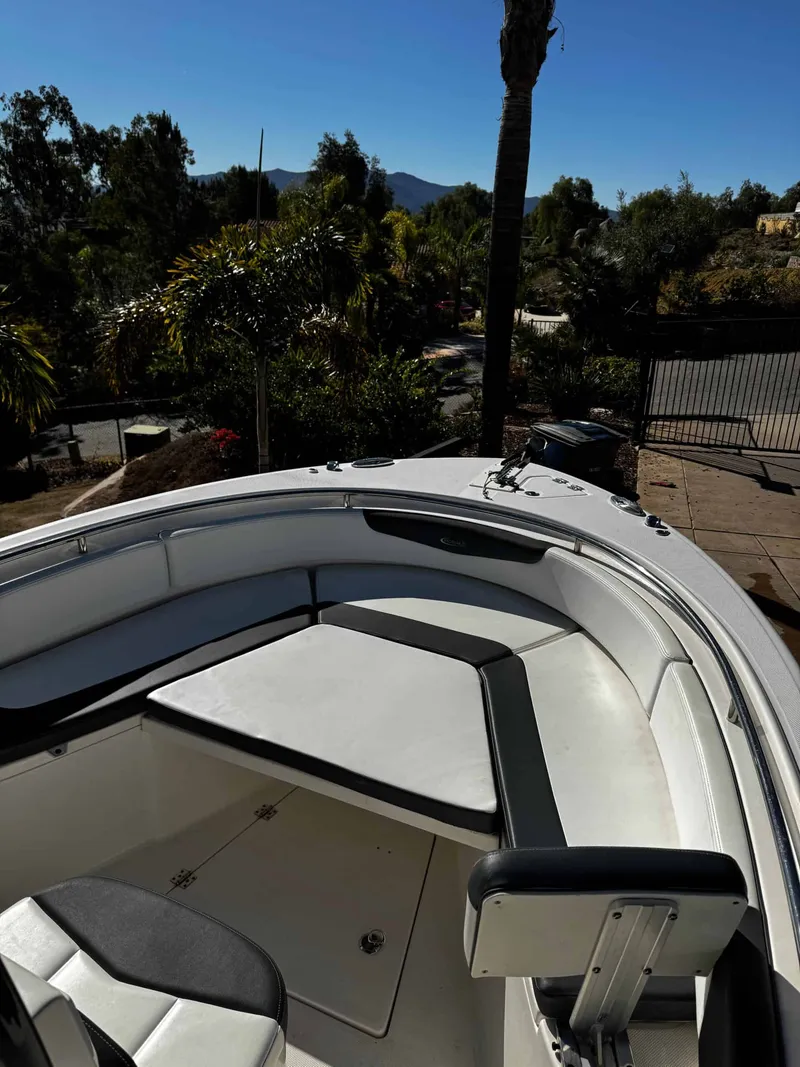 Slide: The Image of Robalo R 242 Center Console 2020 - 22