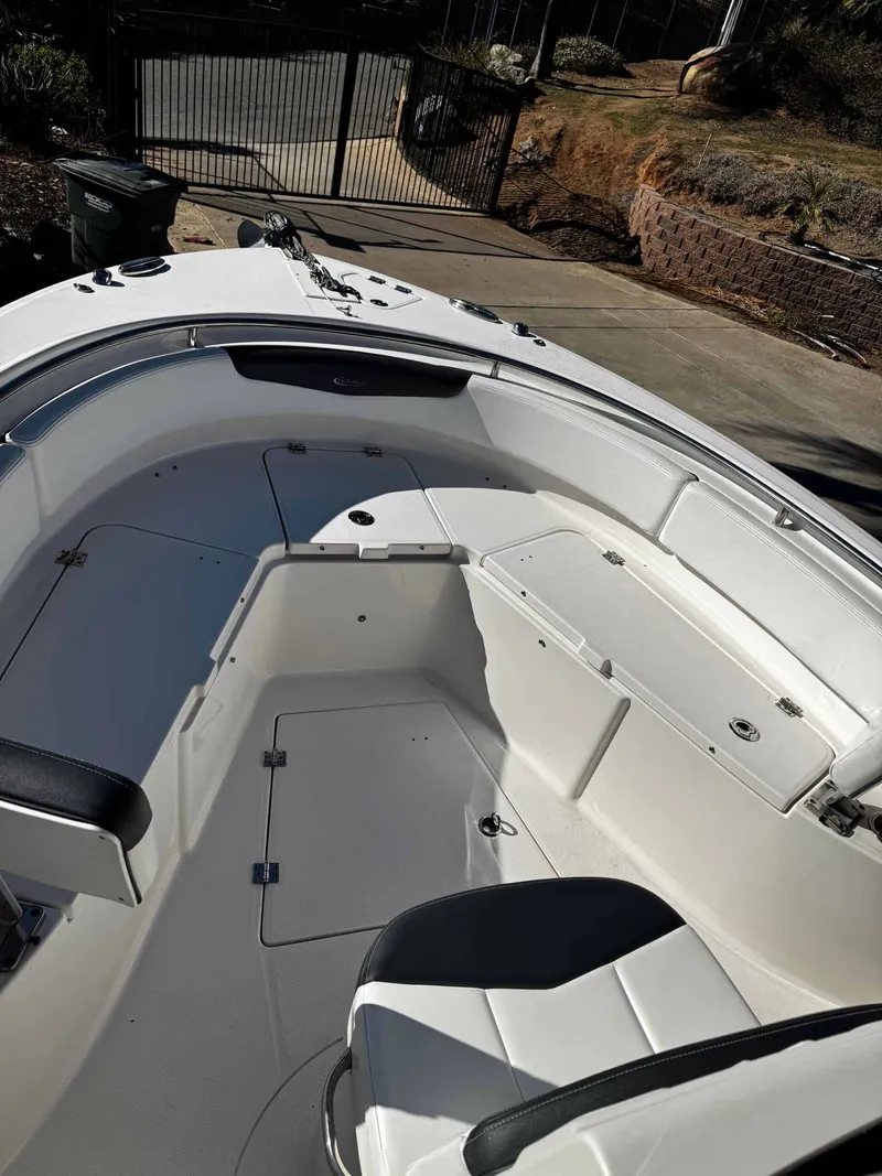 Slide: The Image of Robalo R 242 Center Console 2020 - 26