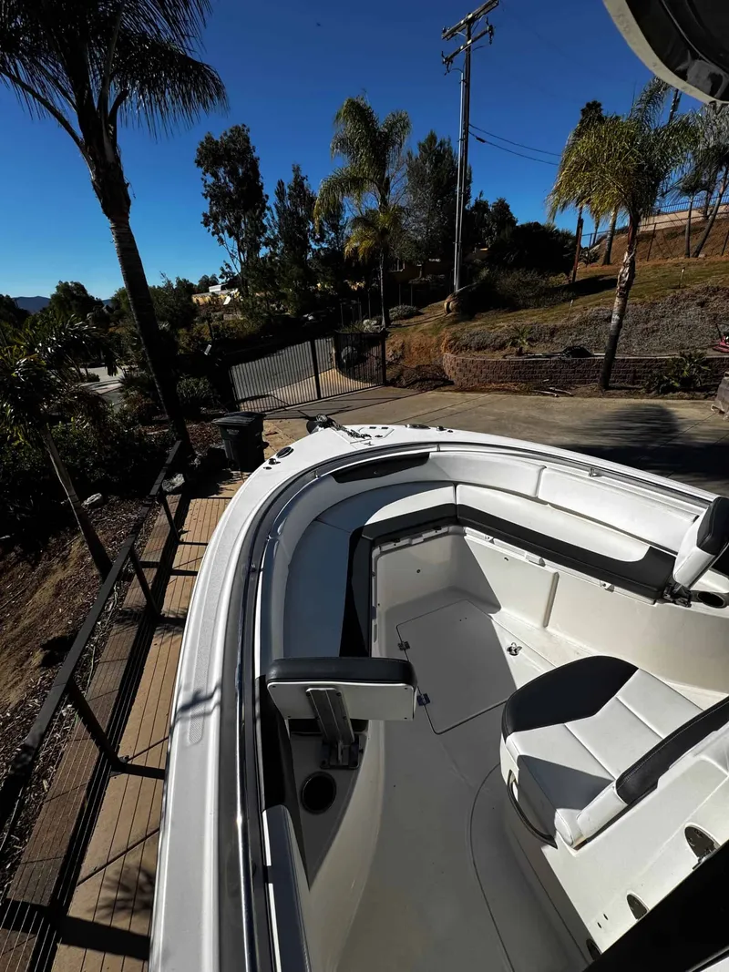 Slide: The Image of Robalo R 242 Center Console 2020 - 23