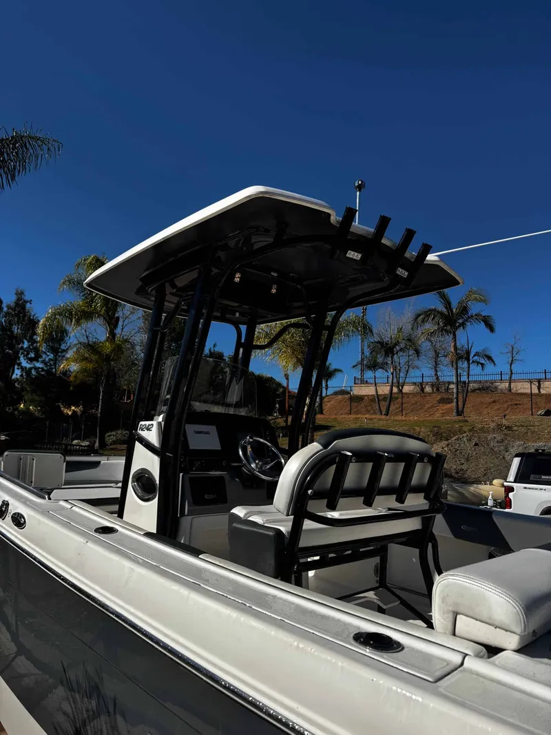 Slide: The Image of Robalo R 242 Center Console 2020 - 6