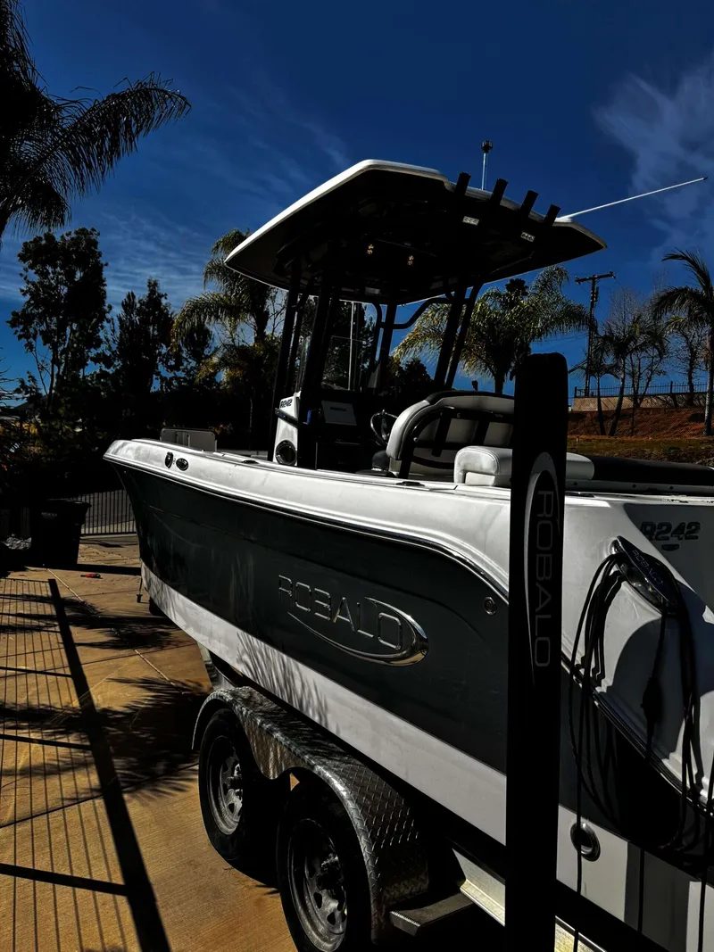 Slide: The Image of Robalo R 242 Center Console 2020 - 1