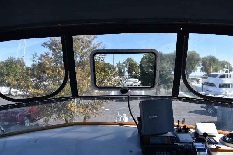 Slide: The Image of Interior view of 1985 Grand Banks 49 Motoryacht. - 46