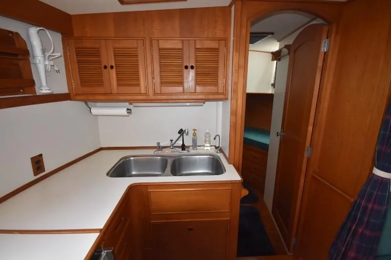 Slide: The Image of Grand Banks 49 Motoryacht 1985 - 66