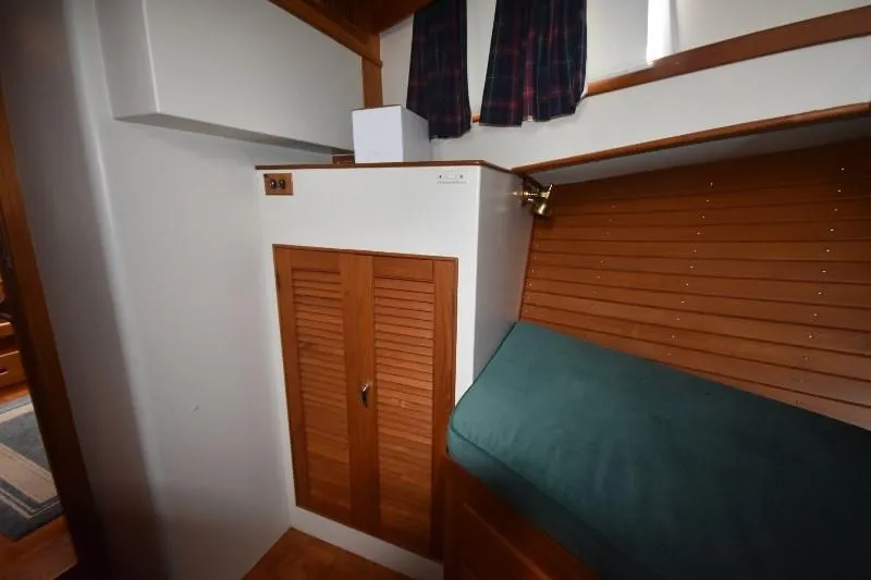 Slide: The Image of Grand Banks 49 Motoryacht 1985 - 68