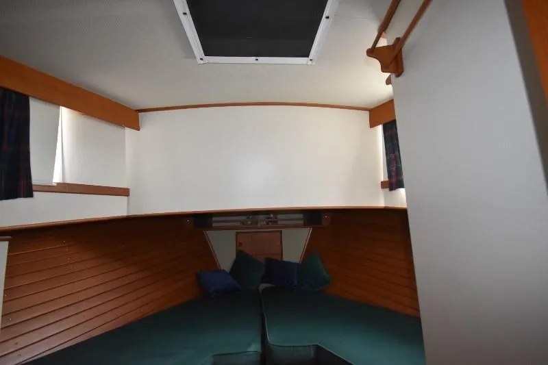 Slide: The Image of Grand Banks 49 Motoryacht 1985 - 70