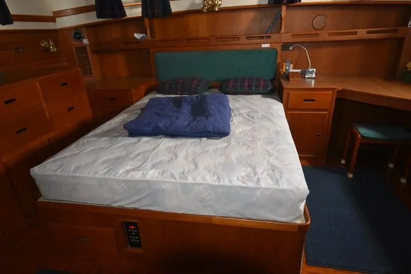 Slide: The Image of Grand Banks 49 Motoryacht 1985 - 79