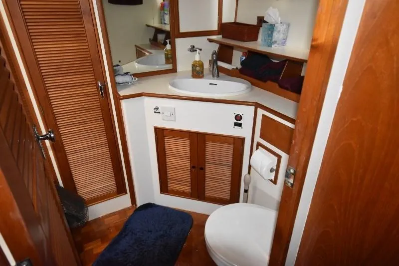 Slide: The Image of Grand Banks 49 Motoryacht 1985 - 81