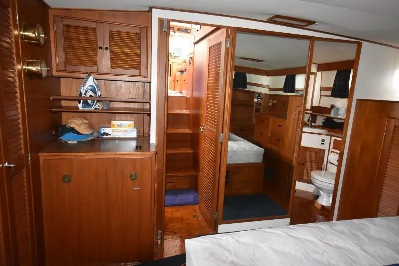 Slide: The Image of Grand Banks 49 Motoryacht 1985 - 84