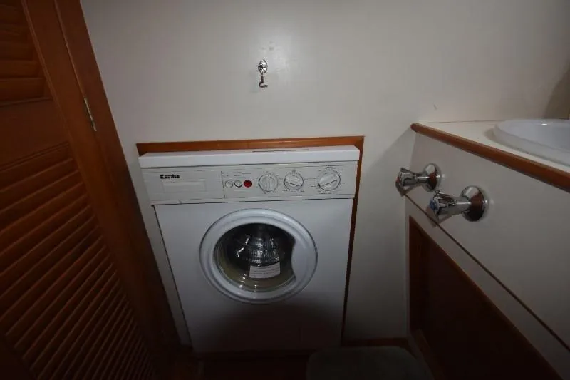 Slide: The Image of Grand Banks 49 Motoryacht 1985 - 85