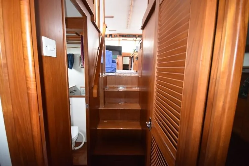 Slide: The Image of Grand Banks 49 Motoryacht 1985 - 87