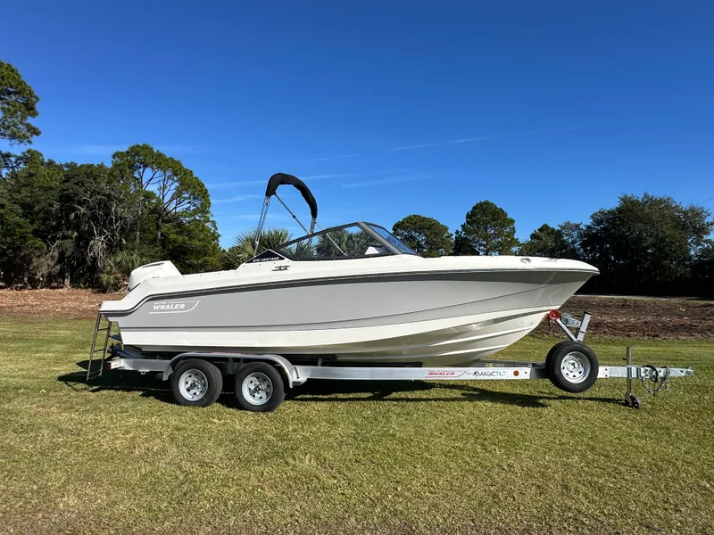 The Image of Boston Whaler 210 Vantage 2025 - undefined