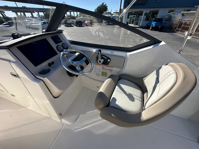 Slide: The Image of Boston Whaler 210 Vantage 2025 - 21