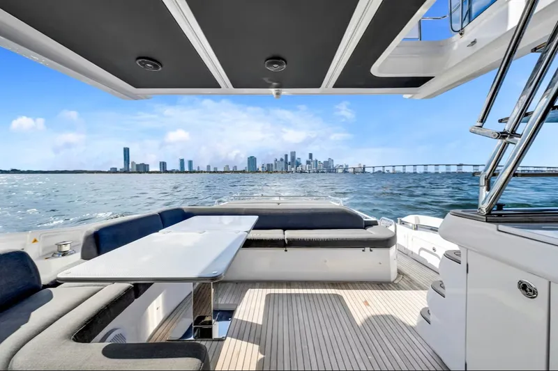 Slide: The Image of Azimut S6 SPORTFLY 2021 - 10