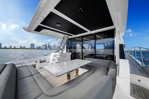 Slide: The Image of Azimut S6 SPORTFLY 2021 - 12
