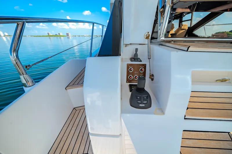 Slide: The Image of Azimut S6 SPORTFLY 2021 - 61